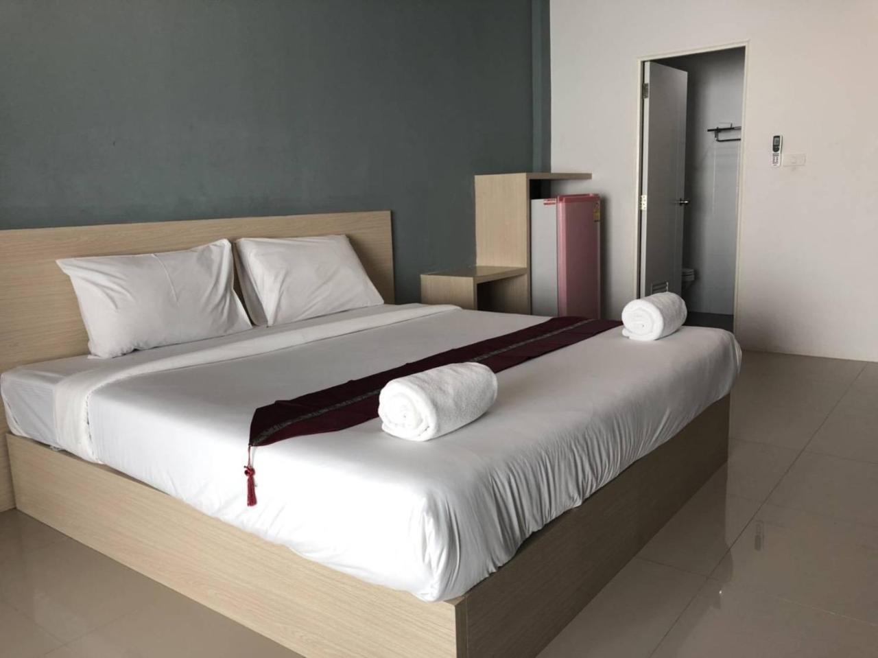 Hotel Khao Oat Airport à Nai Yang Beach Extérieur photo