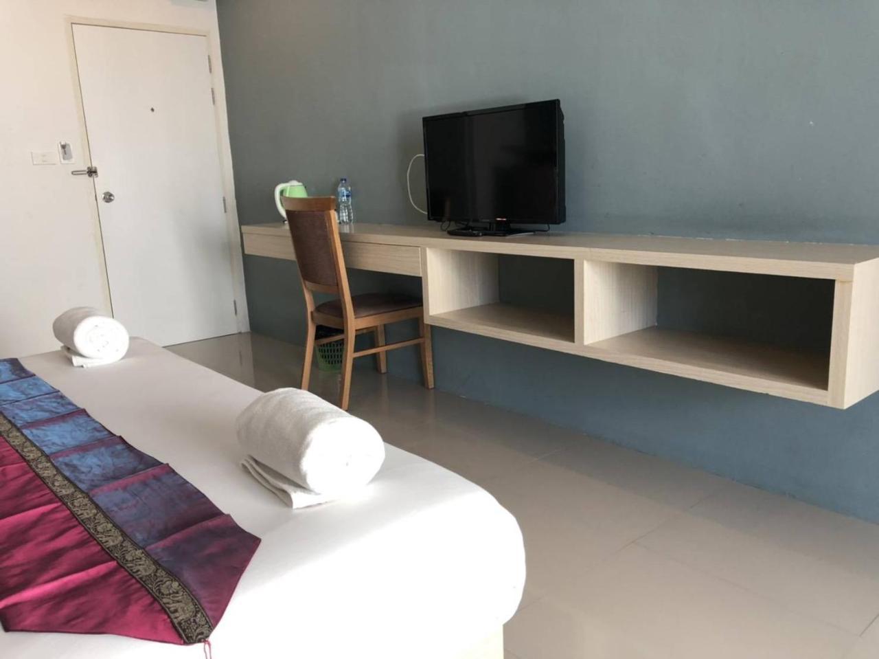 Hotel Khao Oat Airport à Nai Yang Beach Extérieur photo