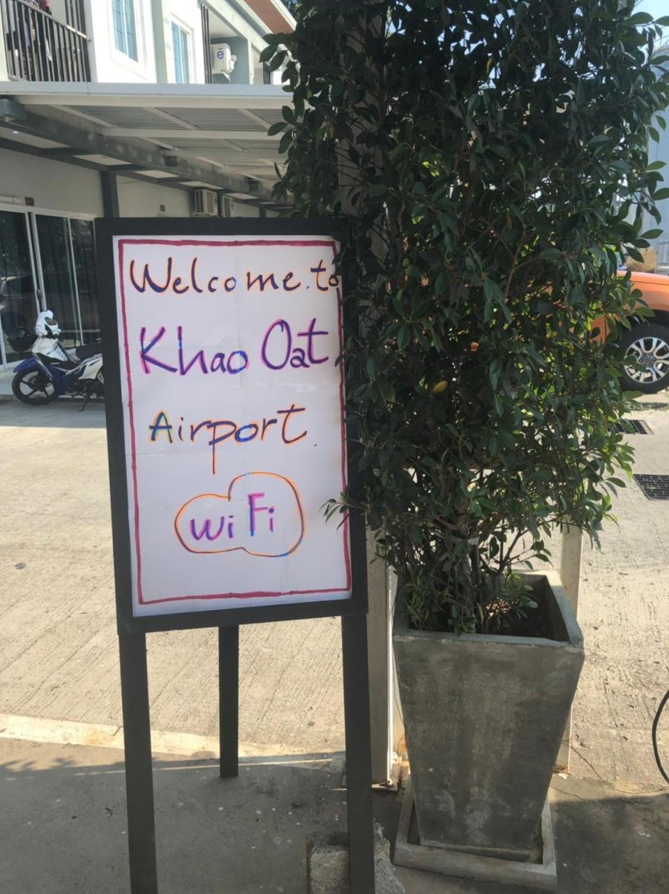 Hotel Khao Oat Airport à Nai Yang Beach Extérieur photo