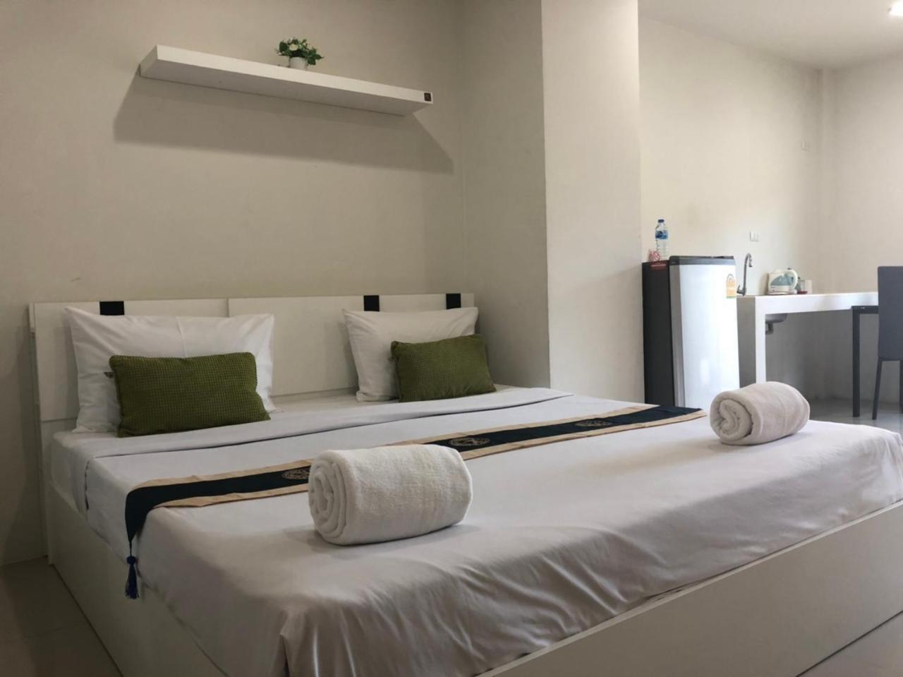 Hotel Khao Oat Airport à Nai Yang Beach Extérieur photo
