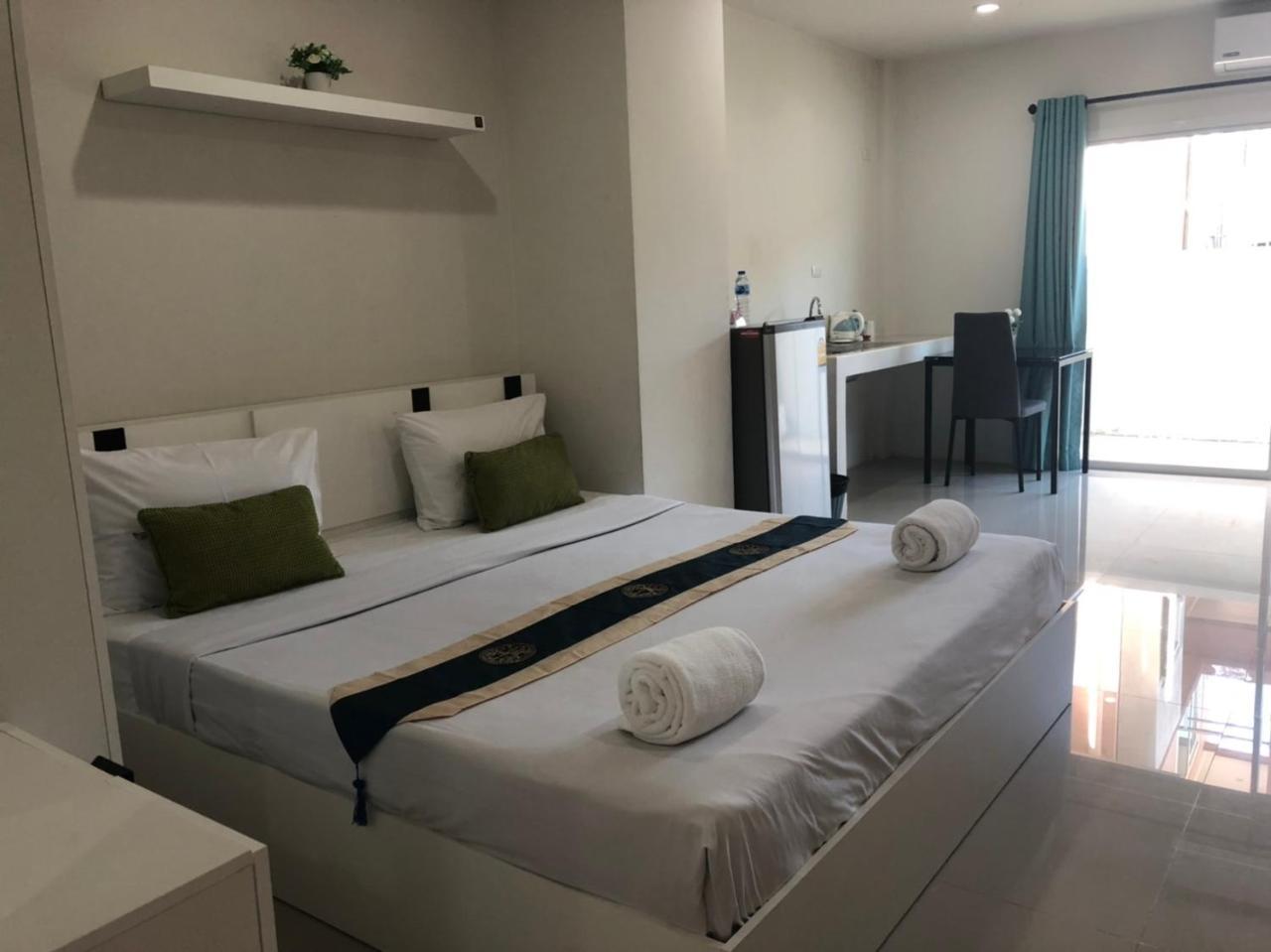 Hotel Khao Oat Airport à Nai Yang Beach Extérieur photo