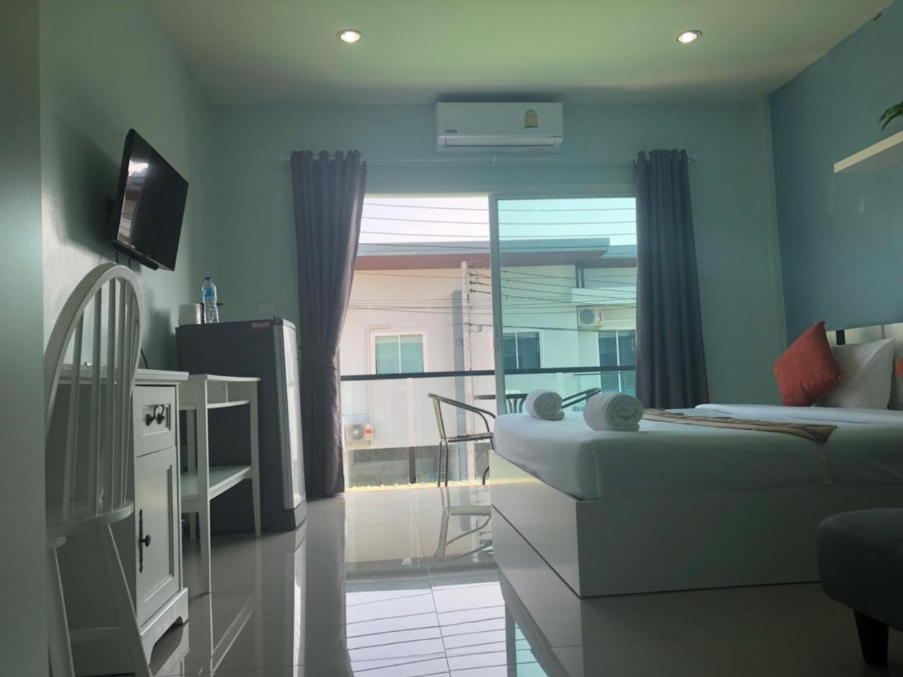 Hotel Khao Oat Airport à Nai Yang Beach Extérieur photo