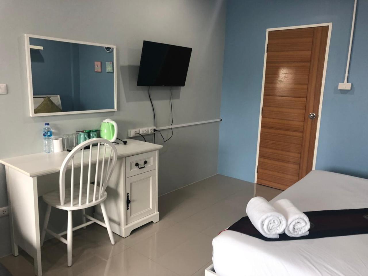 Hotel Khao Oat Airport à Nai Yang Beach Extérieur photo