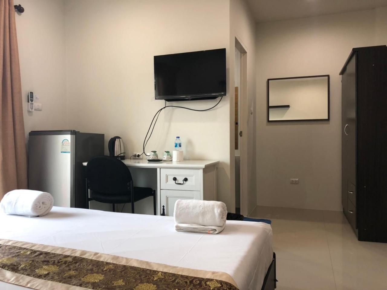 Hotel Khao Oat Airport à Nai Yang Beach Extérieur photo